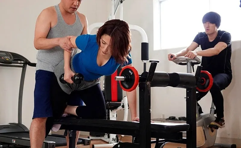 Anh xã phát hiện người vợ địt nhau với huấn luyện viên thể hình