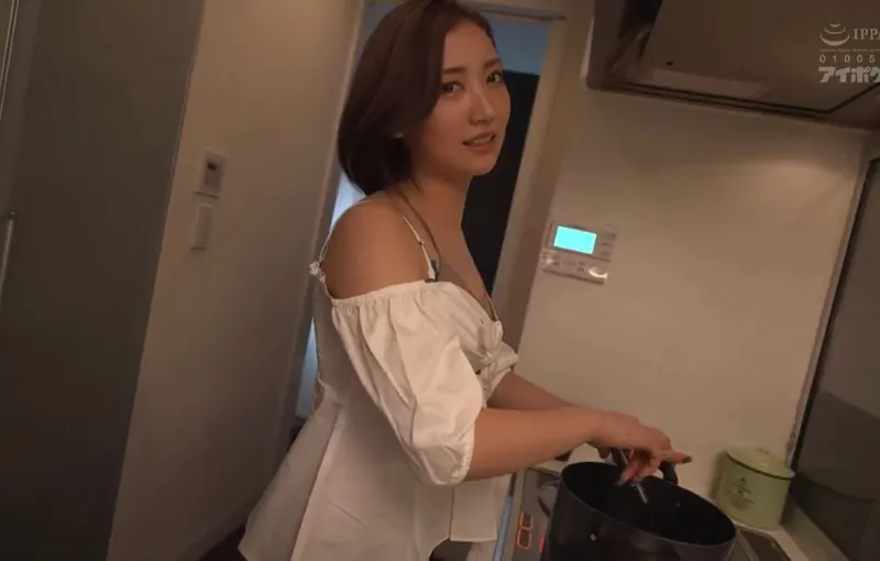 Cậu em chồng yêu số hưởng và người người yêu của anh trai có chiếc lưỡi điêu luyện